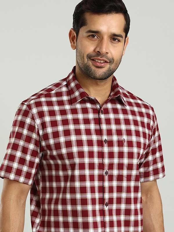 Indian Terrain Men's Regular Fit Half Sleeve Checkered Maroon Shirt